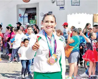  ?? /JORGE MEZA ?? La atleta espera ver su desempeño en la pista ya con los seis tornillos y la placa que tiene en el peroné