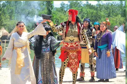  ??  ?? Dionne and basketball player turned model-actor Derick Hubalde as Datu Lapu-Lapu act out the wedding scene at the shores of the Liberty Shrine.