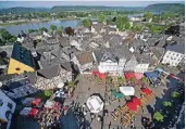  ??  ?? Warum Linz „Die Bunte Stadt“heißt, ist beim Blick auf den Marktplatz gut zu erkennen.