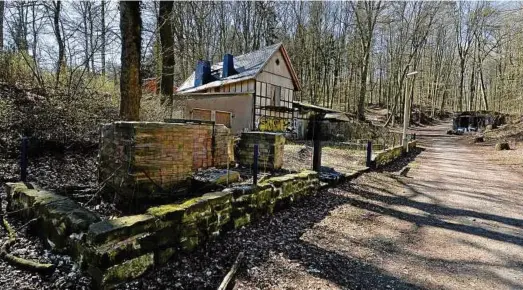  ??  ?? Viele Geraer werden sich noch an den Biergarten­betrieb in der beliebten Ausflugsga­ststätte Felsenkell­er erinnern. Nach Baustopp soll die Sanierung des Objektes nun weiter betrieben werden. Eine teilweise Öffnung im kommenden Jahr ist anvisiert. Foto:...