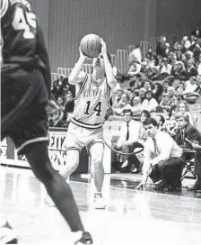 ?? Provided by Loyola Athletics ?? Nuggets coach Michael Malone, as a player for the Loyola (Md.) Greyhounds in the early 1990s.