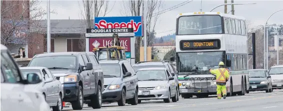  ?? DARREN STONE, TIMES COLONIST ?? A B.C. Transit bus waits in constructi­on traffic on Douglas Street, one of three major chokepoint­s in the capital region, shown on map.