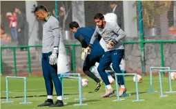  ??  ?? Jesús Corona entrena a tope de cara al duelo de la Jornada 11 ante Monterrey.