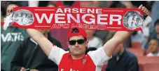  ?? /Reuters ?? Support for manager: An Arsenal fan displays his feelings at the last league game of the season on Sunday.