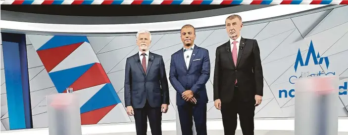  ?? Foto: Anna Boháčová, MAFRA ?? Poslední souboj Oba kandidáti na prezidenta se včera večer střetli v poslední televizní debatě na TV Nova.