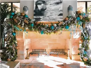  ?? Courtesy photo ?? Teal is a popular color in contempora­ry Christmas décor.