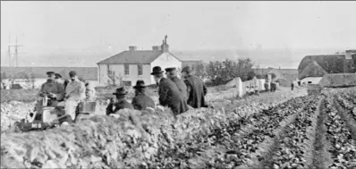  ??  ?? Locals in Kilmore Quay watching a passing motor car owned by the Pierce family.