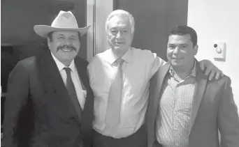  ?? CORTESÍA ?? El senador Armando Guadiana junto al Director de CFE Manuel Barlett Diaz y el Delegado Federal en Coahuila, Reyes Flores Hurtado /