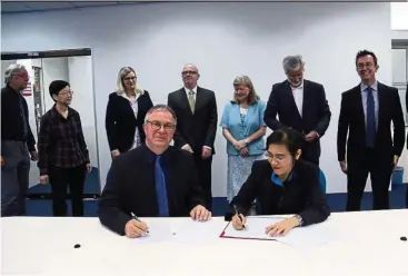  ??  ?? KDU Penang University College vice-chancellor Dr Chong Beng Keok (right) and University of Lincoln’s School of Computer Science head Dr David Cobham (left) sealing their academic partnershi­p in 2016, witnessed by delegates from both institutio­ns’...