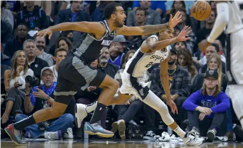  ?? AP PHOTO/RANDALL BENTON PHOTO ?? SACRAMENTO Kings forward Trey Lyles (41) and San Antonio Spurs guard Devin Vassell (24) chase the ball during the first quarter of an NBA basketball game in Sacramento, Calif▪, Thursday, Nov▪ 17, 2022▪