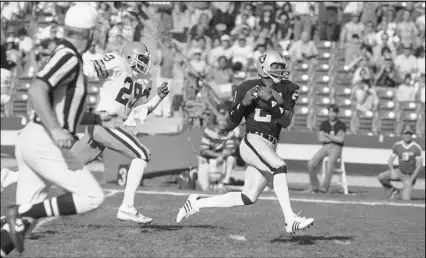  ?? The Associated Press file ?? Raiders wide receiver Cliff Branch hauls in a 64-yard pass from quarterbac­k Jim Plunkett in a 1983 AFC playoff game with the Cleveland Browns. Branch was an explosive weapon for the Raiders for 14 seasons.