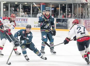  ??  ?? Stars Cale Tanaka splits the Capitals defence.