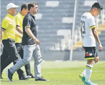  ?? FOTO: PHOTOSPORT ?? Guede deja la cancha después del empate ante Wanderers.