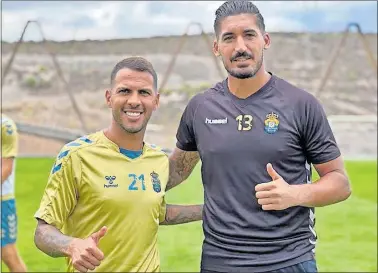  ?? ?? Jonathan Viera y Álvaro Valles, en un entrenamie­nto reciente de Las Palmas.