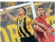  ?? FOTO: DPA ?? Mats Hummels (r.) im Duell mit Athens Ezequiel Ponce.