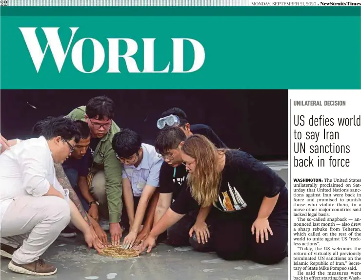  ?? AFP PIC ?? Pro-democracy protest leaders installing the ‘People’s Plaque’ on Sanam Luang field in Bangkok yesterday.