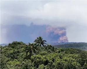  ?? AP Photo/Marco Garcia ?? ■ Kilauea volcano erupts Friday in Kalapana, Hawaii. More than 1,500 people had to flee their homes and authoritie­s detected high levels of sulfur gas that could threaten elderly people and those with breathing problems.