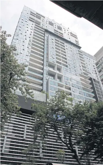  ??  ?? SKY-HIGH PRICES: Jones Lang LaSalle recently concluded a lease agreement for a four-bedroom unit at 185 Rajadamri secured by a Thai tenant at a monthly rental of 300,000 baht.