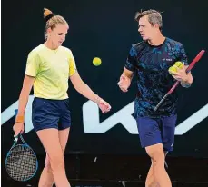  ?? Profimedia ?? Pečlivá příprava Karolína Plíšková a Sascha Bajin zase spolu. Takhle německý kouč cepoval českou tenistku před Australian Open.*Foto: