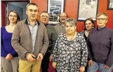  ??  ?? Le nouveau bureau du comité des fêtes : Vanessa Bizeul, Lionel Hochet au premier plan, Joseph Louis, André Seignard, Martine Hervy, Julie Le Guyader à l’arrière, et Jacqueline Gombaud