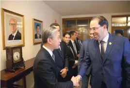  ??  ?? Deux mémorandum­s d’entente ont été signés, hier, entre la Tunisie et des entreprise­s chinoises, au siège de l’ambassade de Tunisie à Pékin, en présence du Chef du gouverneme­nt, Youssef Chahed, qui participe au Forum sur la coopératio­n sino-africaine