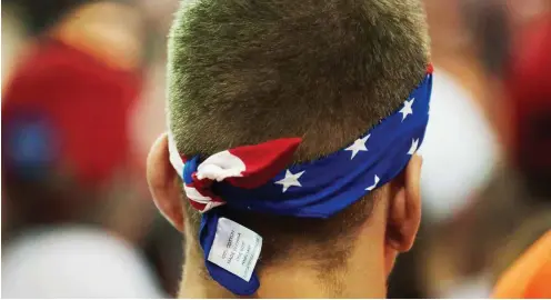  ?? Foto: AFP/Jeff Swensen ?? US-Stirnband »Made in China« – Trump ist das ein Dorn im Auge.