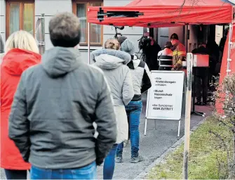  ?? [ APA ] ?? Die Organisato­ren des ersten Massentest­s in Österreich zeigten sich zufrieden.