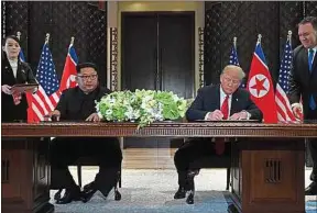  ??  ?? Kim Jong-un et Donald Trump se sont rencontrés mardi à Singapour.