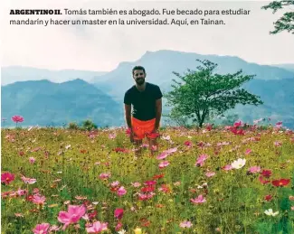  ??  ?? ARGENTINO II. Tomás también es abogado. Fue becado para estudiar mandarín y hacer un master en la universida­d. Aquí, en Tainan.