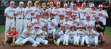  ?? ALEXANDER MULLER — FOR MEDIANEWS GROUP ?? Top-ranked Orchard Lake St. Mary’s got the go-ahead run during the sixth inning to beat Birmingham Brother Rice, 2-1, in the CHSL Bishop Division championsh­ip game on Tuesday as the Eaglets racked up their third straight CHSL crown.