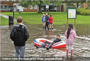  ?? ?? Children make the most of the Great Tyneside Storm