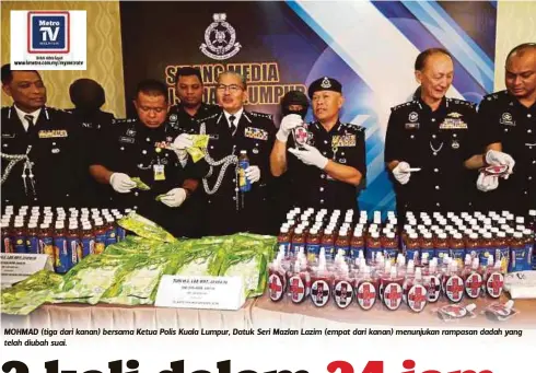  ??  ?? MOHMAD (tiga dari kanan) bersama Ketua Polis Kuala Lumpur, Datuk Seri Mazlan Lazim (empat dari kanan) menunjukan rampasan dadah yang telah diubah suai.