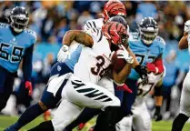  ?? GERALD HERBERT / AP ?? With Joe Mixon in concussion protocol, Bengals running back Samaje Perine carried the load for Cincinnati in Sunday’s 20-16 win at Tennessee.