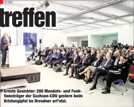  ??  ?? Ernste Gesichter: 200 Mandats- und Funktionst­räger der Sachsen-CDU gestern beim Kristengip­fel im Dresdner art’otel.
