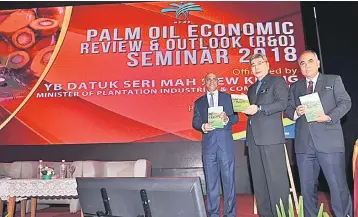  ??  ?? Mah (middle) launches the ‘Oil Palm Replanting’ book during the Palm Oil Economic Review and Outlook (R&O) seminar yesterday. Also present are Plantation Industries and Commoditie­s Ministry Secretary General Datuk K Yogeesvara­n (left) and MPOB Director...