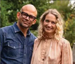  ?? FOTO: JONAS OLUFSON ?? Annette Heick har udgivet en selvbiogra­fi, og gemalen har begået en kogebog.