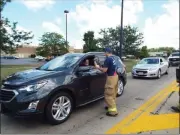  ?? TYLER RIGG — THE NEWS-HERALD ?? Mentor firefighte­rs collect money from drivers on Diamond Centre Drive on Aug. 23 to raise money for the Muscular Dystrophy Associatio­n.