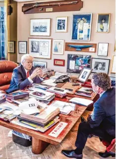  ?? Foto: Daniel Biskup/Bild, dpa ?? Donald Trump, der nächste US Präsident, im Interview mit Kai Diekmann, Herausge ber der Bild Gruppe.