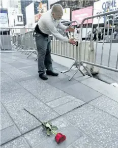  ?? RICHARD DREW/THE ASSOCIATED PRESS ?? A building worker posts a “Rest in Peace” sign for the victim of a wrong way driver in New York’s Times Square, Friday. Richard Rojas, 26, charged with slamming his speeding car into pedestrian­s on the sidewalks of Times Square, killing a teenage...