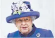  ?? FOTO: DPA ?? Die Farbe der Mächtigen: Auch Königin Elizabeth II. trägt gern ein kräftiges Violett.