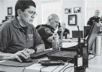  ?? Yffy Yossifor / Fort Worth Star-Telegram ?? Fort Worth Police Sgt. Rachel DeHoyos leads an operation to catch targets soliciting minors online on Aug. 8. Authoritie­s from several agencies at the local, state and federal levels participat­ed in the operation.