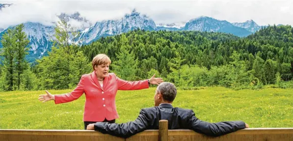  ?? Foto: Michael Kappeler, dpa ?? Ein Bild geht um die Welt: Angela Merkel und Barack Obama in einer Verhandlun­gspause in Elmau am 8. Juni 2015.