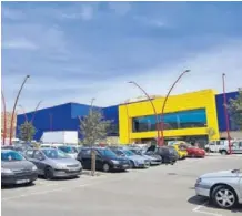  ?? ?? APARCAMIEN­TO Vista de la nueva tienda de Ikea en Almería desde el aparcamien­to.