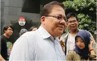  ?? FEDRIK TARIGAN/ JAWA POS ?? KLARIFIKAS­I: Adrianus Meliala setelah memeriksa penyidik senior KPK Novel Baswedan di Jakarta kemarin (15/5).