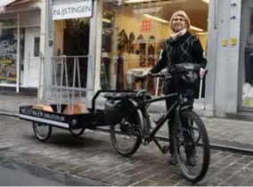  ?? FOTO JAN VAN DER PERRE ?? MarieChris­tine Van den Eynden met de fietskar die haar oude diesel vervangt.