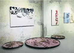  ?? Espacio de producción Una muestra de las obras de la exposición ‘Eterna Monsters’ del artista Nathalie Rey, expuestas a Mutuo Galeria, de Barcelona ??
