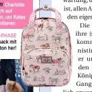  ??  ?? KLEINE LADY Charlotte läuft nur noch auf Zehenspitz­en, um Kates Pumps zu imitieren PONY-PHASE Für die Kita musste der Rucksack mit Pferdchen von Cath Kidston her!