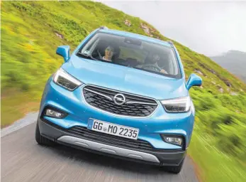  ?? FOTO: OPEL ?? Der neue Mokka X zeigt sich auch im Alltag von seiner dynamische­n Seite.