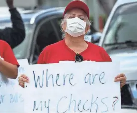  ?? JOE RAEDLE/GETTY IMAGES ?? The number of Americans applying for unemployme­nt dropped for the week ending Aug. 8, slipping below 1 million for the first time since the shutdown sparked by the global pandemic began.