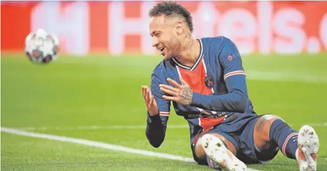  ?? EP ?? Neymar se lamenta de un error durante el partido del pasado martes entre el PSG y el Bayern de Múnich